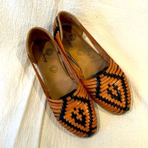 Black and Tan Huaraches women’s size 10